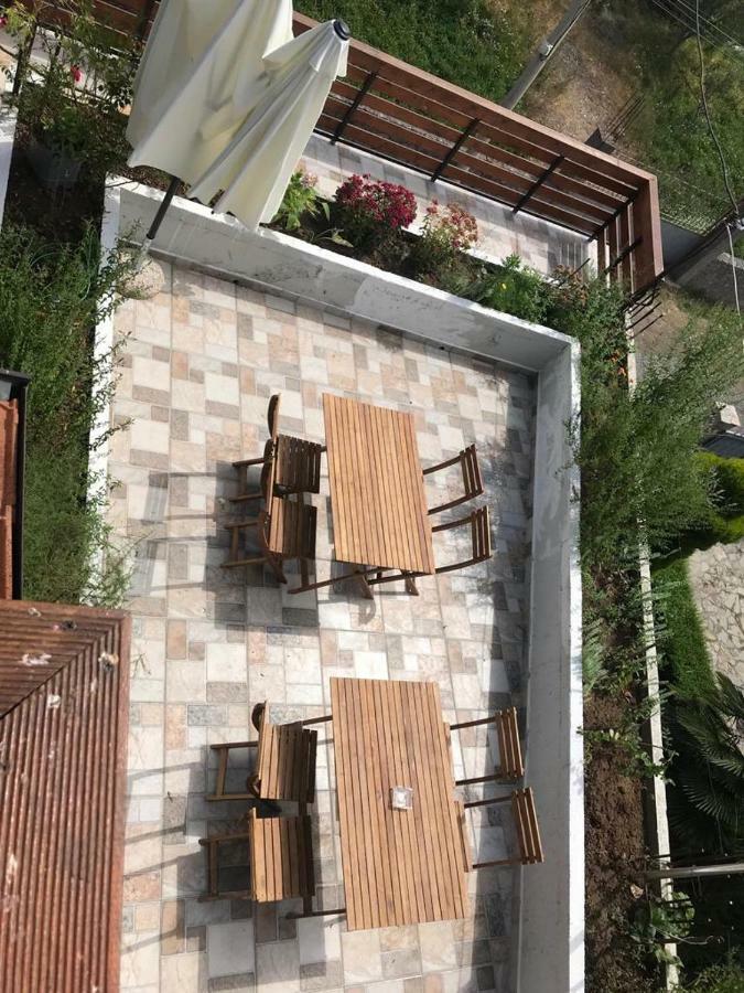 Sara's